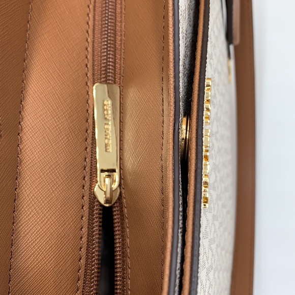 MICHAEL KORS LARGE X CHAIN SHOULDER TOTE VANILLA SIGNATURE - Picture 14 of 16